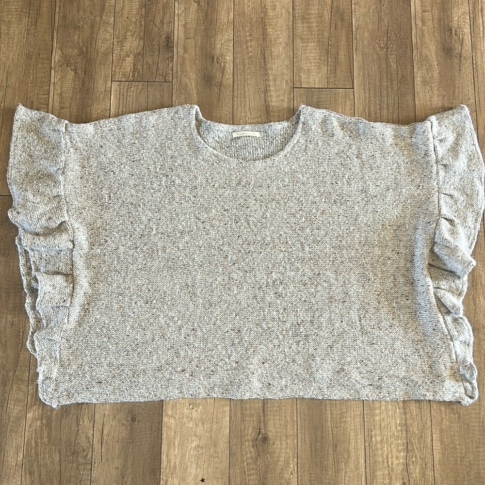 Do everything in Love (Anthropologie) ruffled, knitted poncho. Gray/brown. OS.